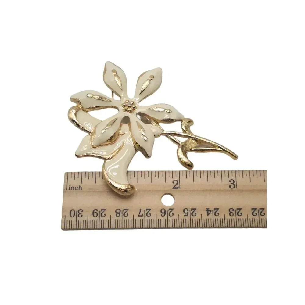 Monet Lily Flower Cream Enamel Floral Brooch Pin Gold Tone Vintage